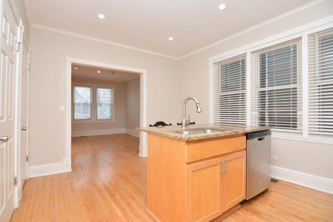 Foto del edificio - 2 bedroom in Chicago IL 60647