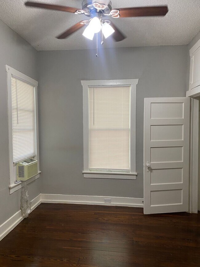 Foto del edificio - 428 Dunning Ave