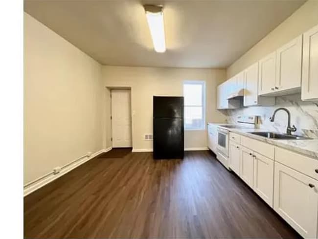 Building Photo - 2554 W Fayette St