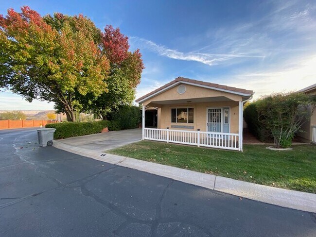 Foto del edificio - Canyon Cove 2 bedroom 55+ Community Home
