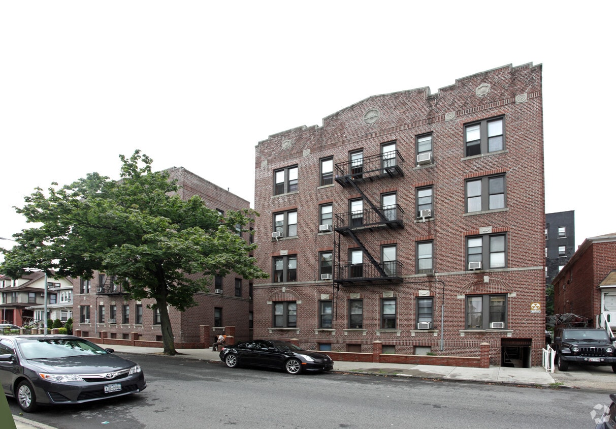 Primary Photo - 1938 82nd St