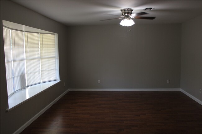 Building Photo - 121 Mary Ln