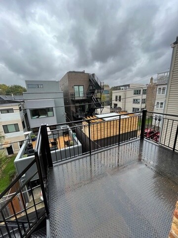 Foto del edificio - 2143 N Western Ave