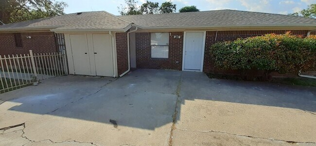 Building Photo - 2801 NW 19th St