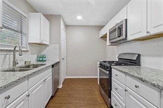 Building Photo - 5904 Emerson Dr