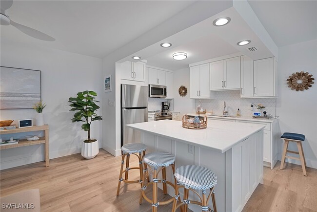 Foto del edificio - 1950 Gulf Shore Blvd N