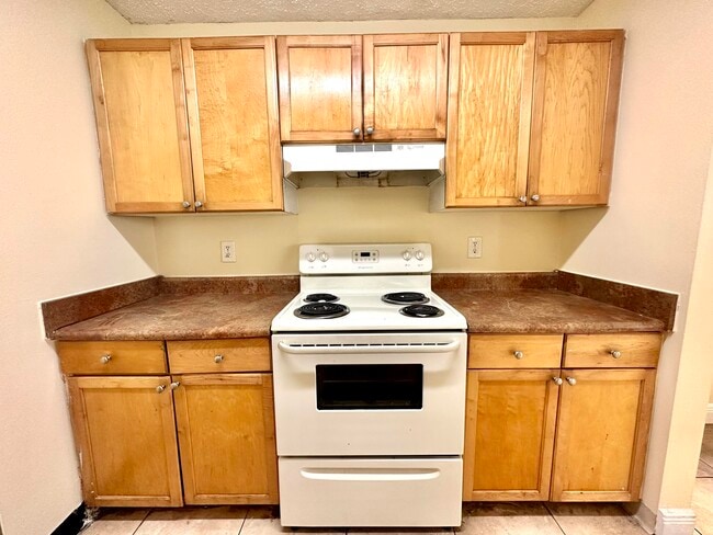Building Photo - 710 Meadows Cir