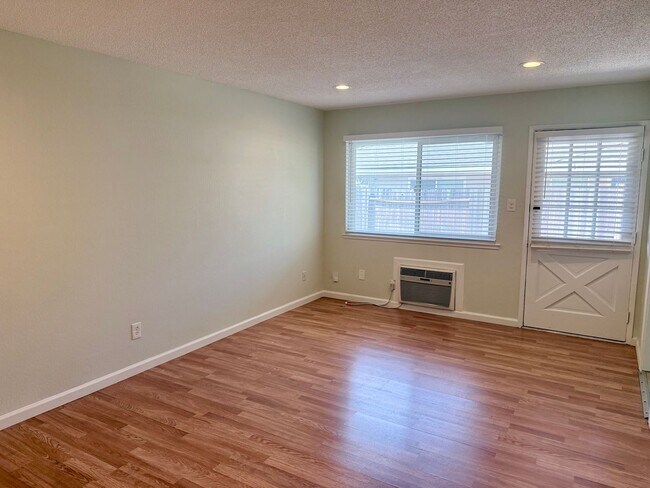 Foto del edificio - 5803 Woodleigh Dr