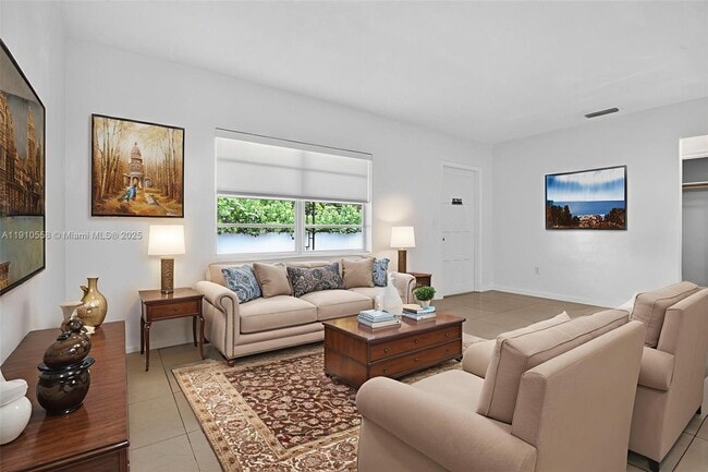 Foto del edificio - 2744 SW 23rd Terrace