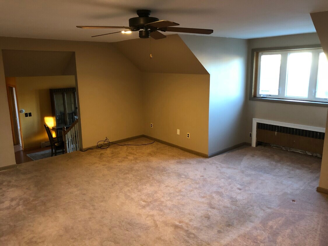 Living room - 361 Chestnut Ave
