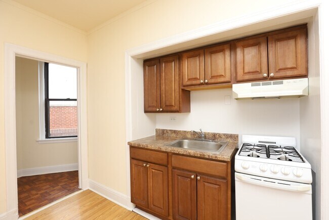 Foto del edificio - 3335 W Diversey Ave