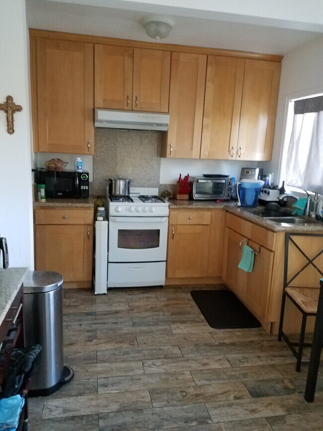 Building Photo - 2805 Duray Pl