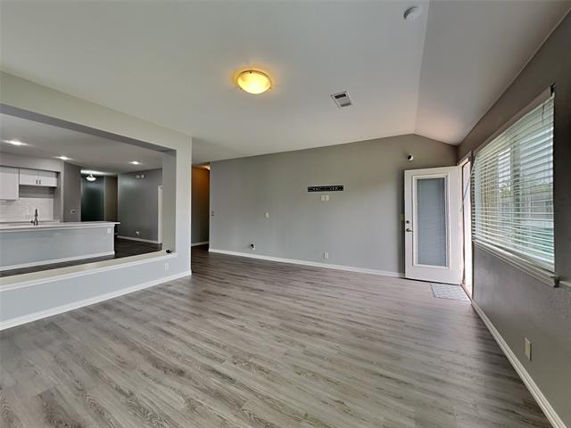 Foto del edificio - 2102 Long Forest Rd