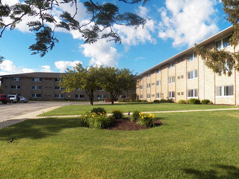 Primary Photo - Hampton Regency Apartments