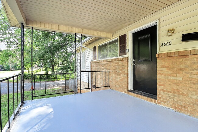 Building Photo - 2520 Thornton Rd