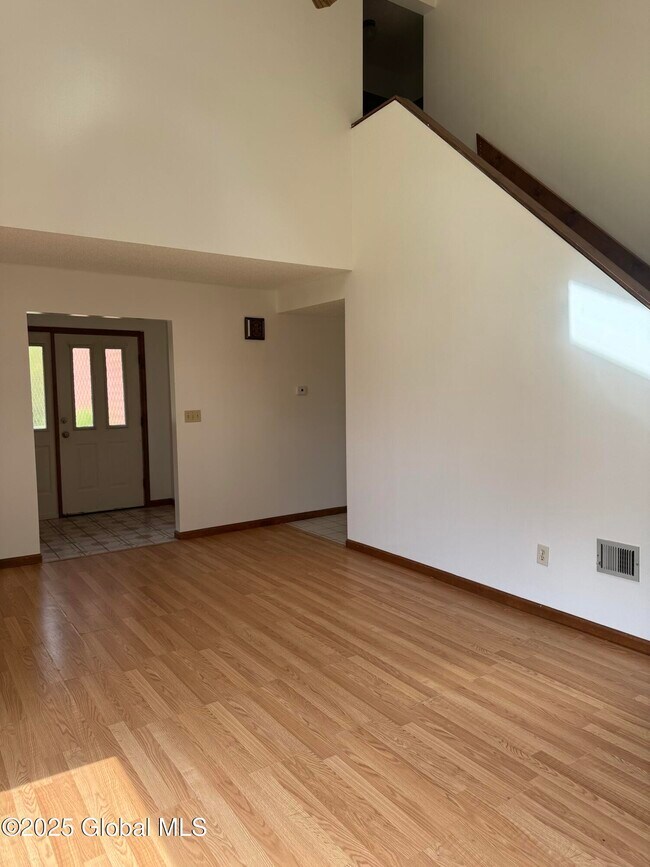 Foto del edificio - 103 Stone Ridge Ct