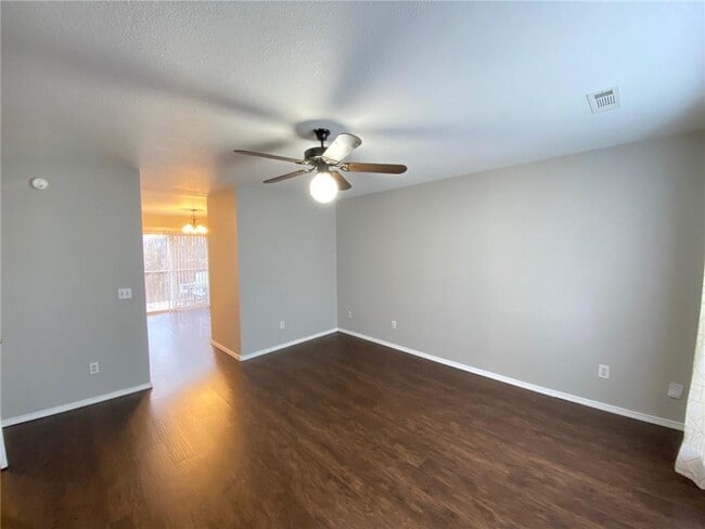 Building Photo - 2 Jonquilla Way