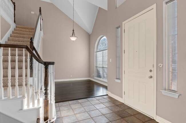 Foto del edificio - "Beautiful 4-Bedroom Home with Expansive Deck and Spacious Living Areas!"