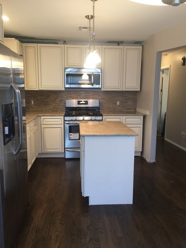 Kitchen w/ Island - 53 Hughes St