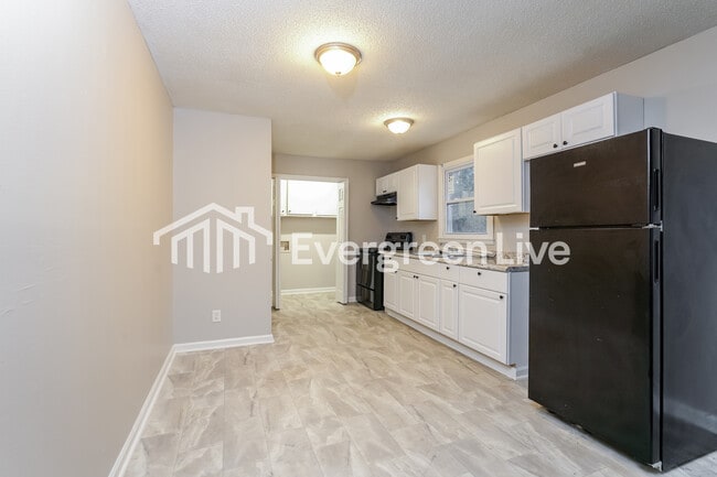 Building Photo - 904 Gordon St