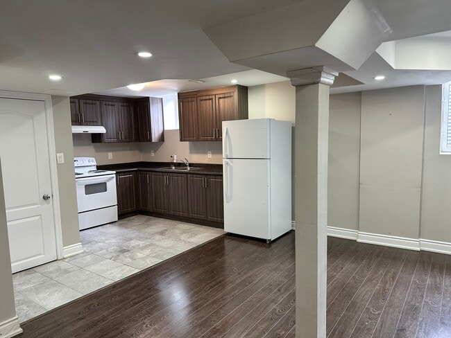 Kitchen - 510 Van Kirk Dr