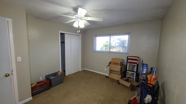 Building Photo - 2318 Pinewood Dr