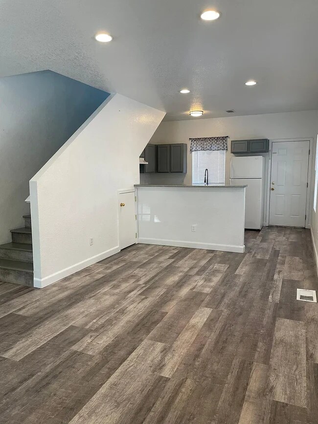 Foto del edificio - 1315 Powell Ln