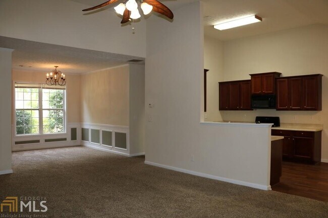 Building Photo - 45 Rosemoore Dr