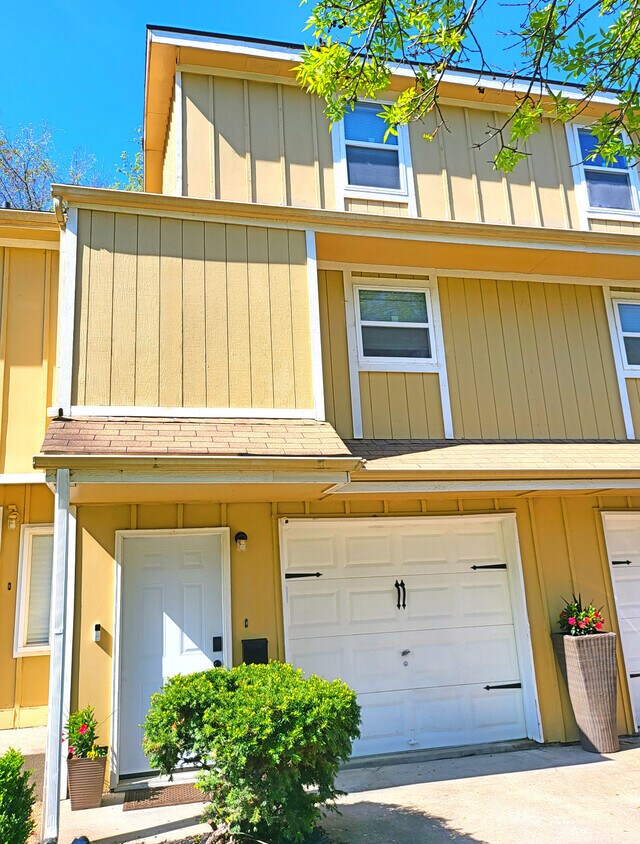 Primary Photo - 3122 Eaton St