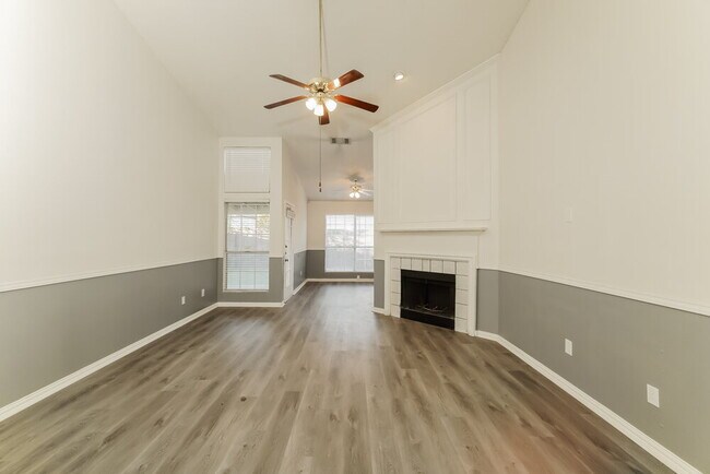 Foto del edificio - 2504 Creekwood Ln