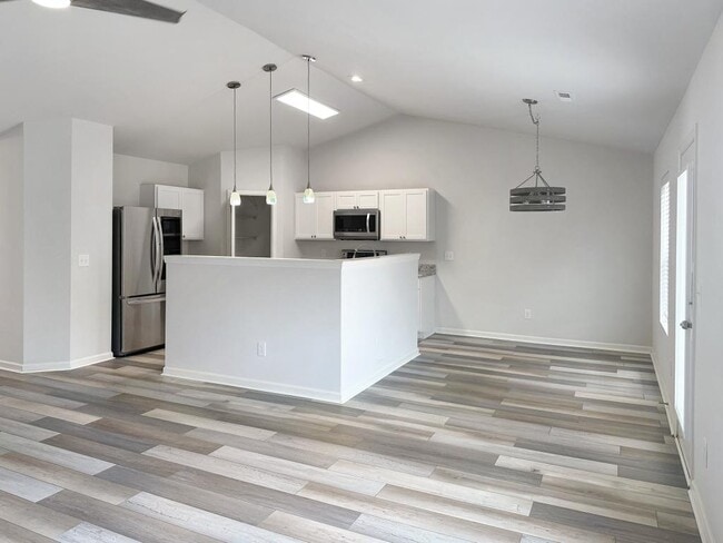 Building Photo - 1019 Gold Cir