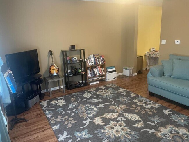 Building Photo - 903 Nichols St