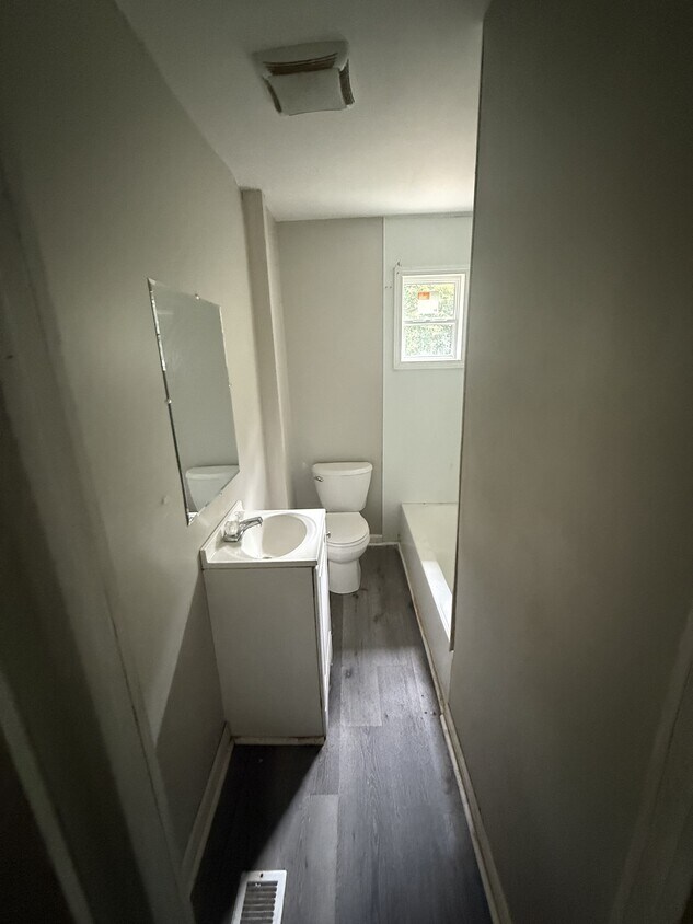 Building Photo - 356 Woolfolk St