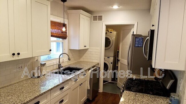Foto del edificio - 8239 Woodward St