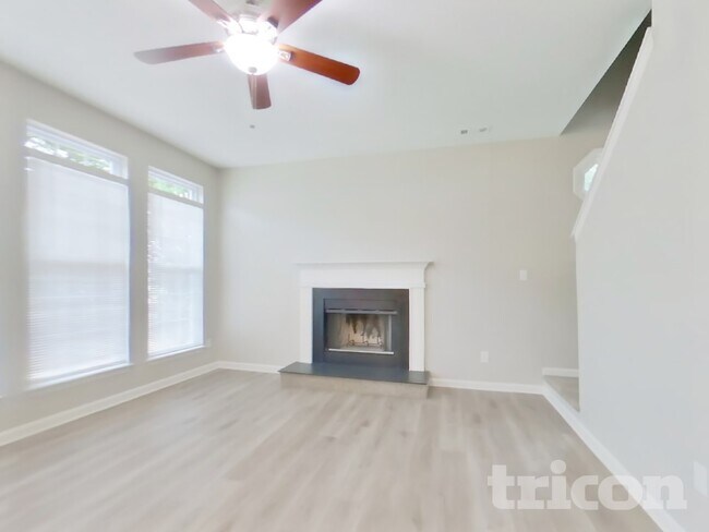 Foto del edificio - 8918 6 Point Ln