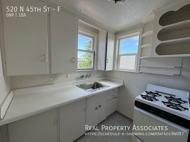 Building Photo - 520 N 45th St