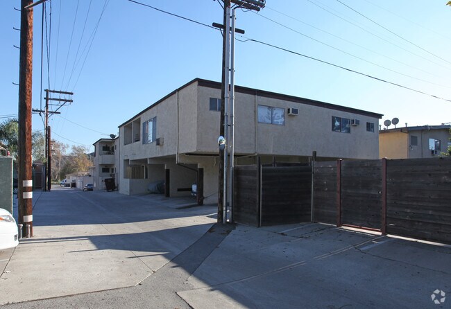 Foto del edificio - 231 Justin Ave