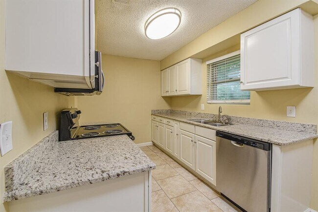 Foto del edificio - 1732 Dolphin Dr