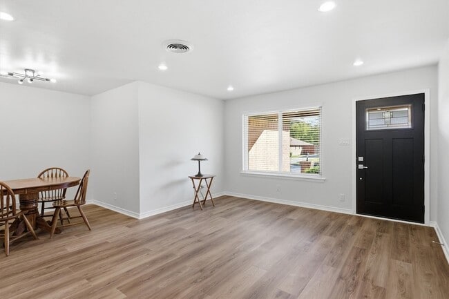 Photo - 8739 Ukiah Dr House