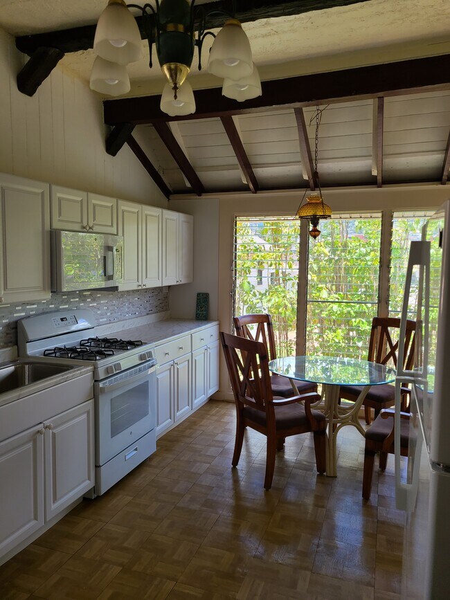 Kitchen - 3810 Maunaloa Ave