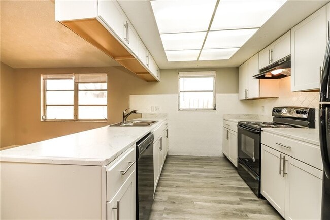 Building Photo - 2105 Sugarbush Dr