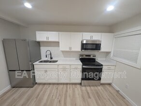 Building Photo - 443 Trumbull Ave SE