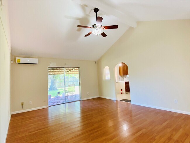 Foto del edificio - 13447 Greenway Dr