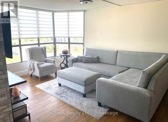 Photo du bâtiment - 1333 Bloor St