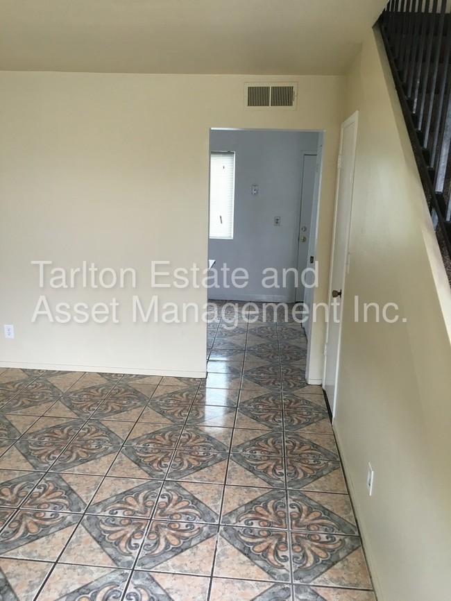 Building Photo - 3447 Henson St