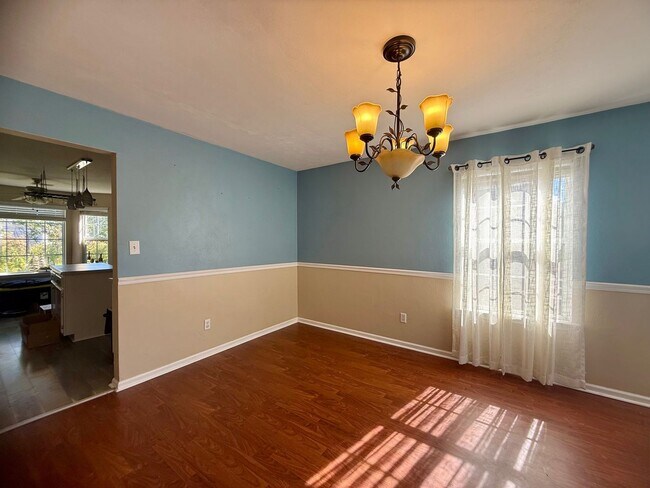 Foto del edificio - Beautiful 4 Bedroom Home for Rent – Pet Fr...