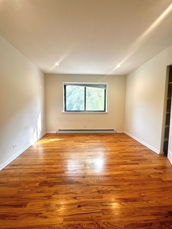 Foto del edificio - 6954 N Sheridan Rd