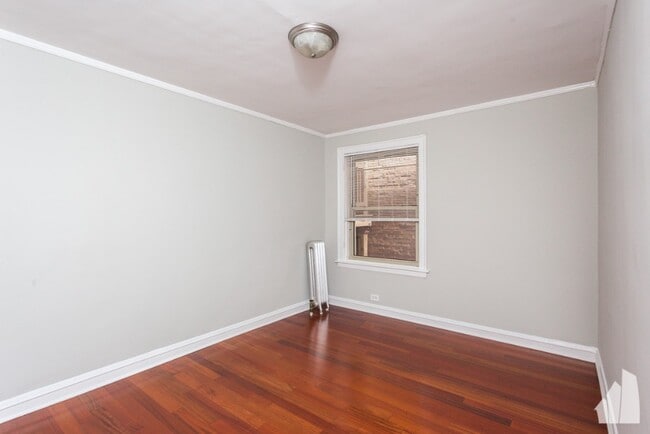 Building Photo - 544 W Surf St