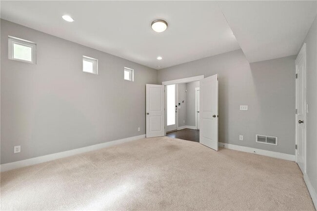 Building Photo - 708 Banton Dr NW
