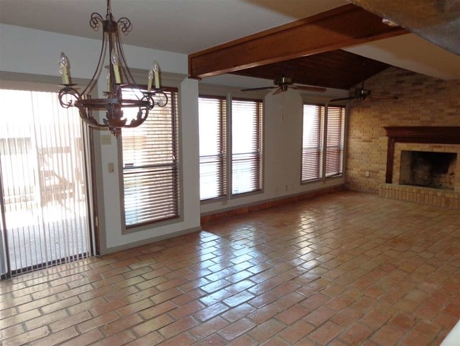 Building Photo - 26 Quadrangle Cir